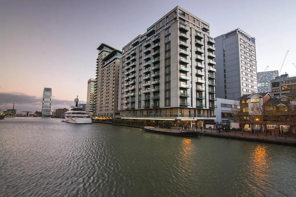 Canary Wharf - Corporate Riverside Apartments