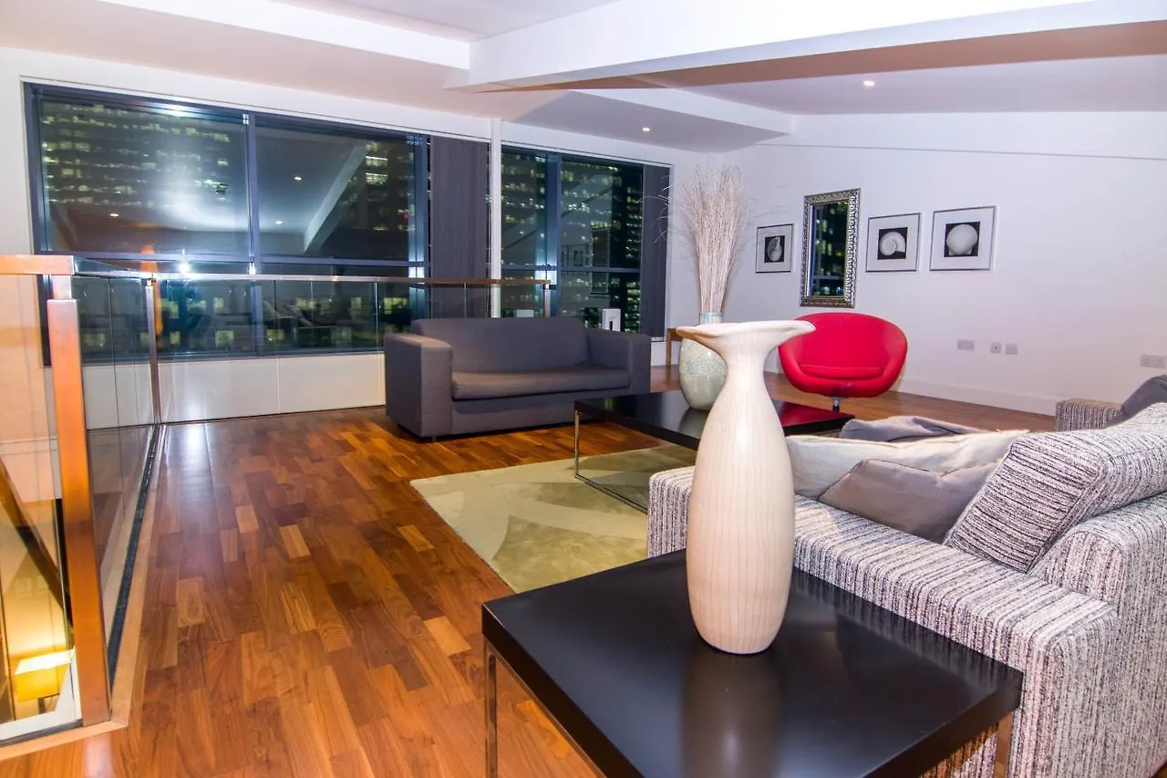 Canary Wharf - Corporate Riverside Apartments