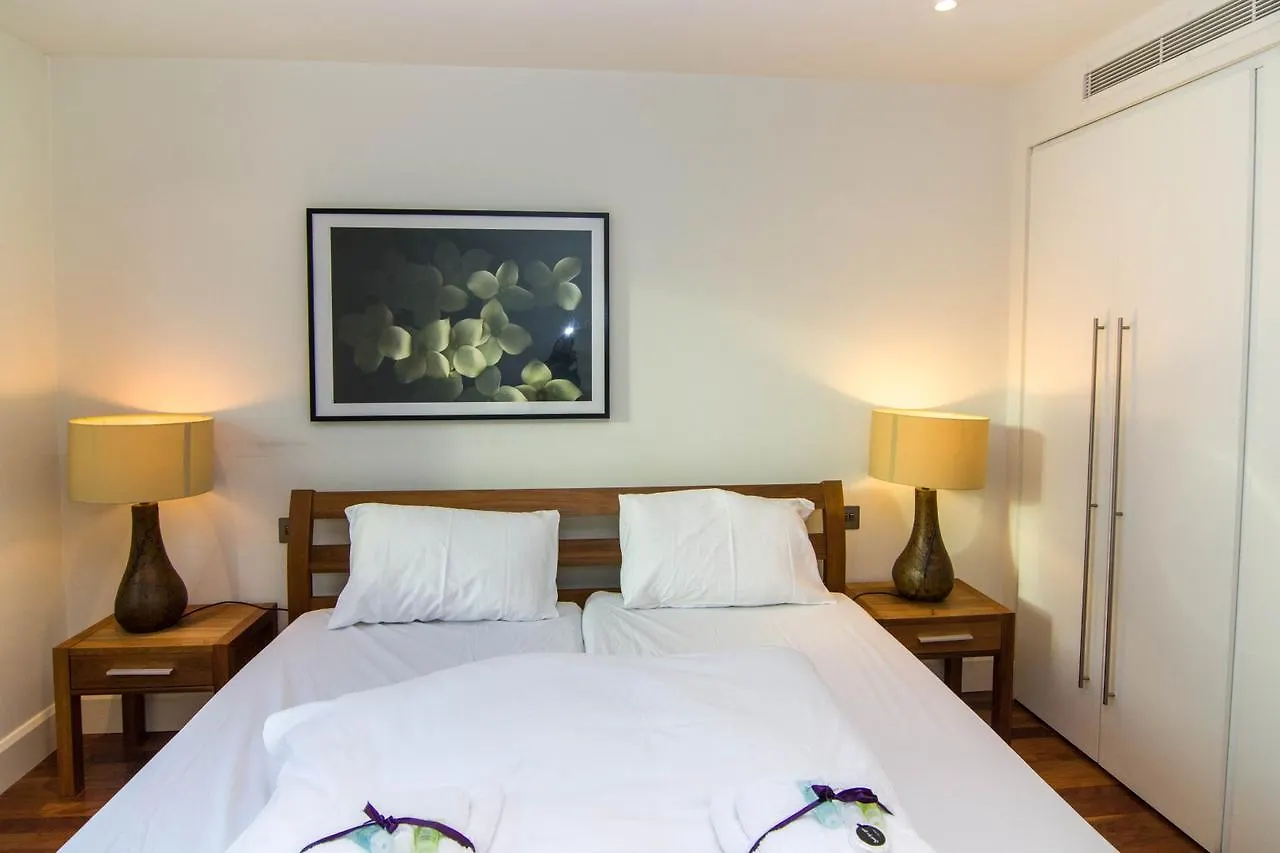 Canary Wharf - Corporate Riverside Apartments