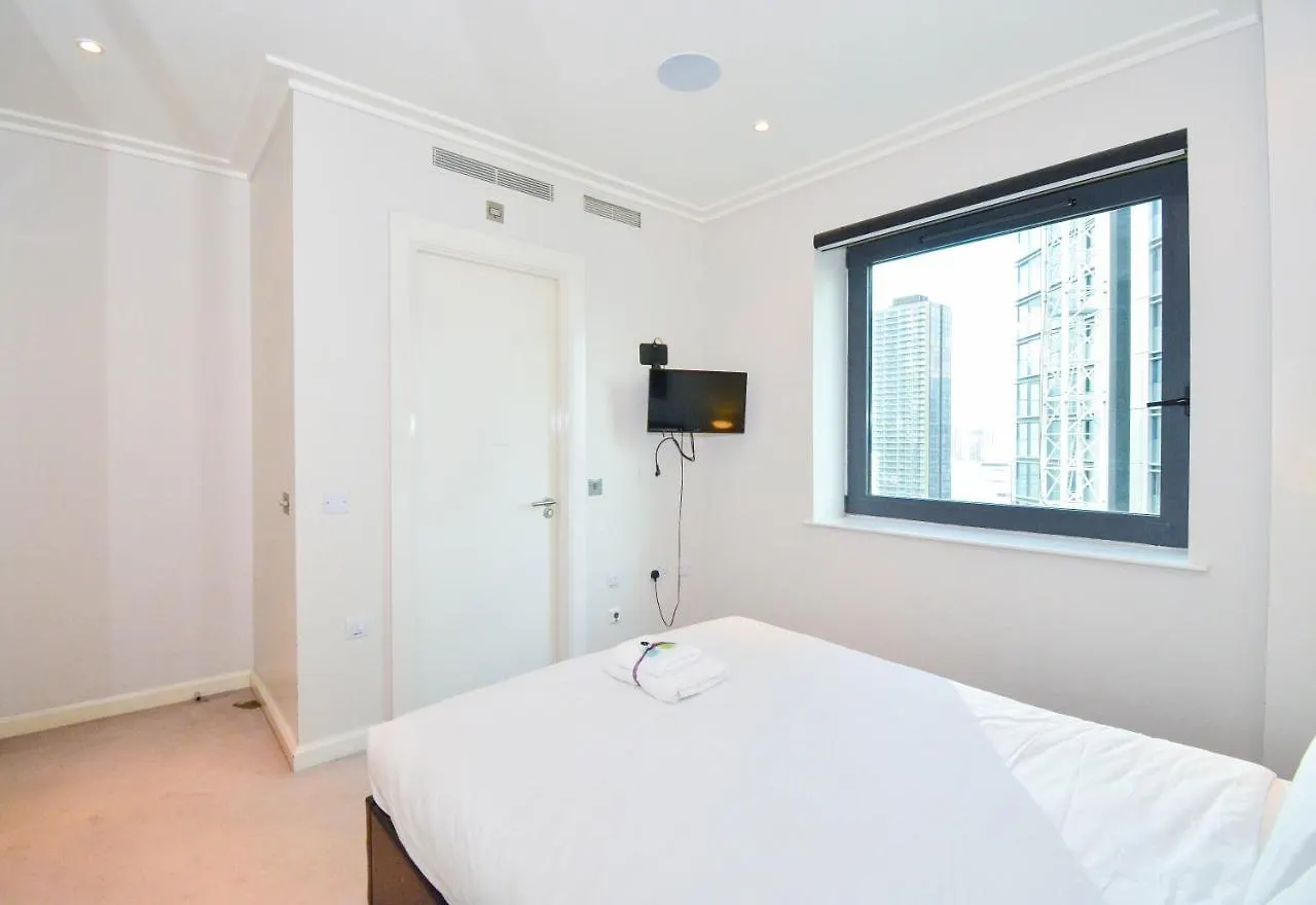 Canary Wharf - Corporate Riverside Apartments London