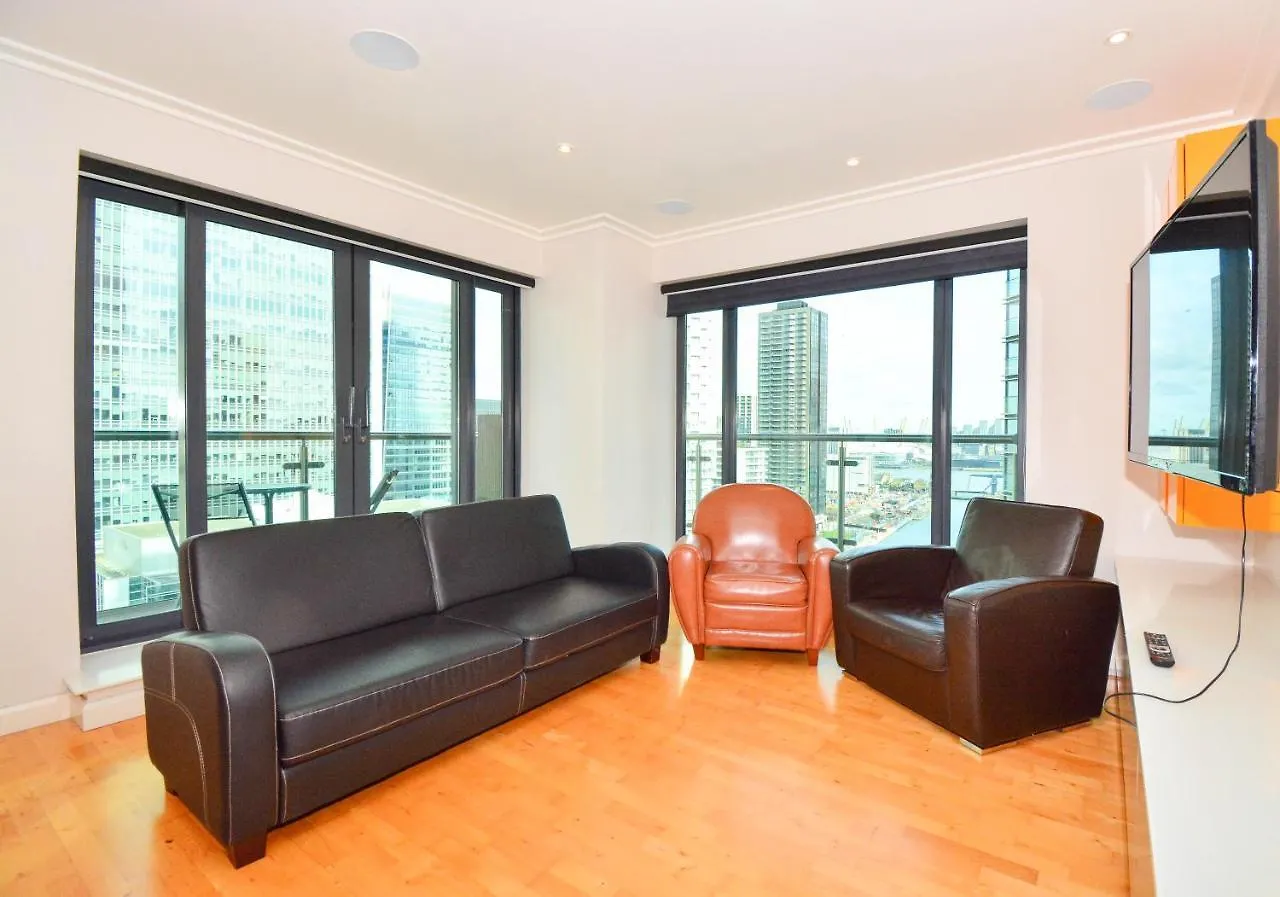 Canary Wharf - Corporate Riverside Apartments